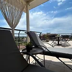 Luxury With Jacuzzi * Epanomí