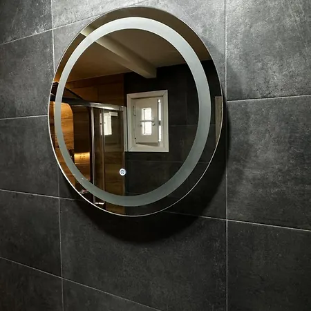 Luxury With Jacuzzi Apartment *