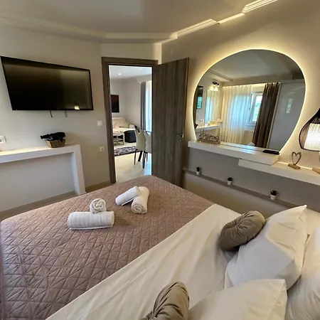 Luxury With Jacuzzi Apartment *