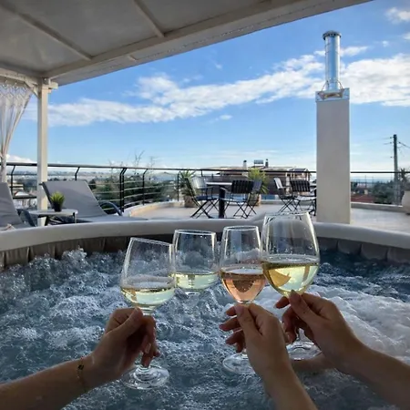 Luxury With Jacuzzi Apartament Epanomi