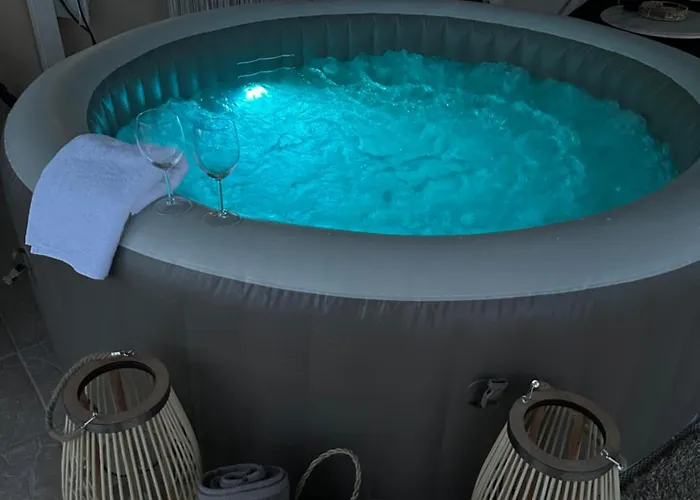 Luxury With Jacuzzi 公寓 埃帕诺米