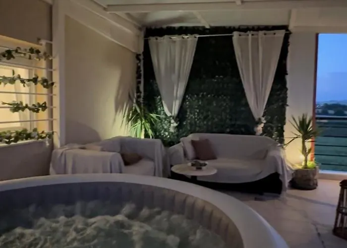 Luxury With Jacuzzi Epanomi