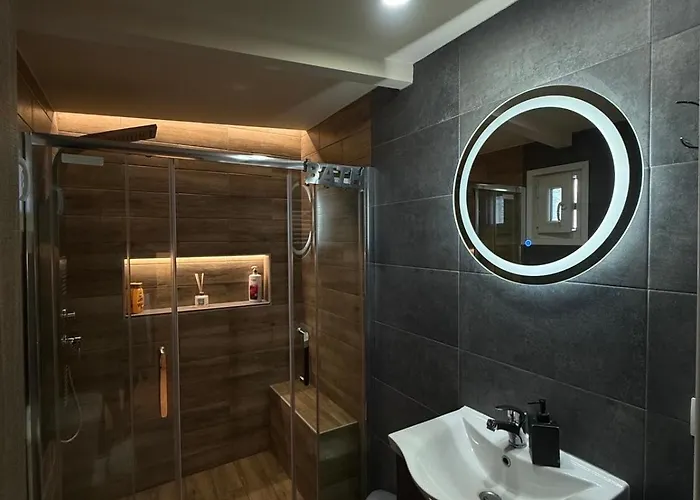 Luxury With Jacuzzi 公寓 埃帕诺米