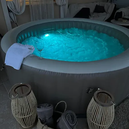 Luxury With Jacuzzi Apartament Epanomi